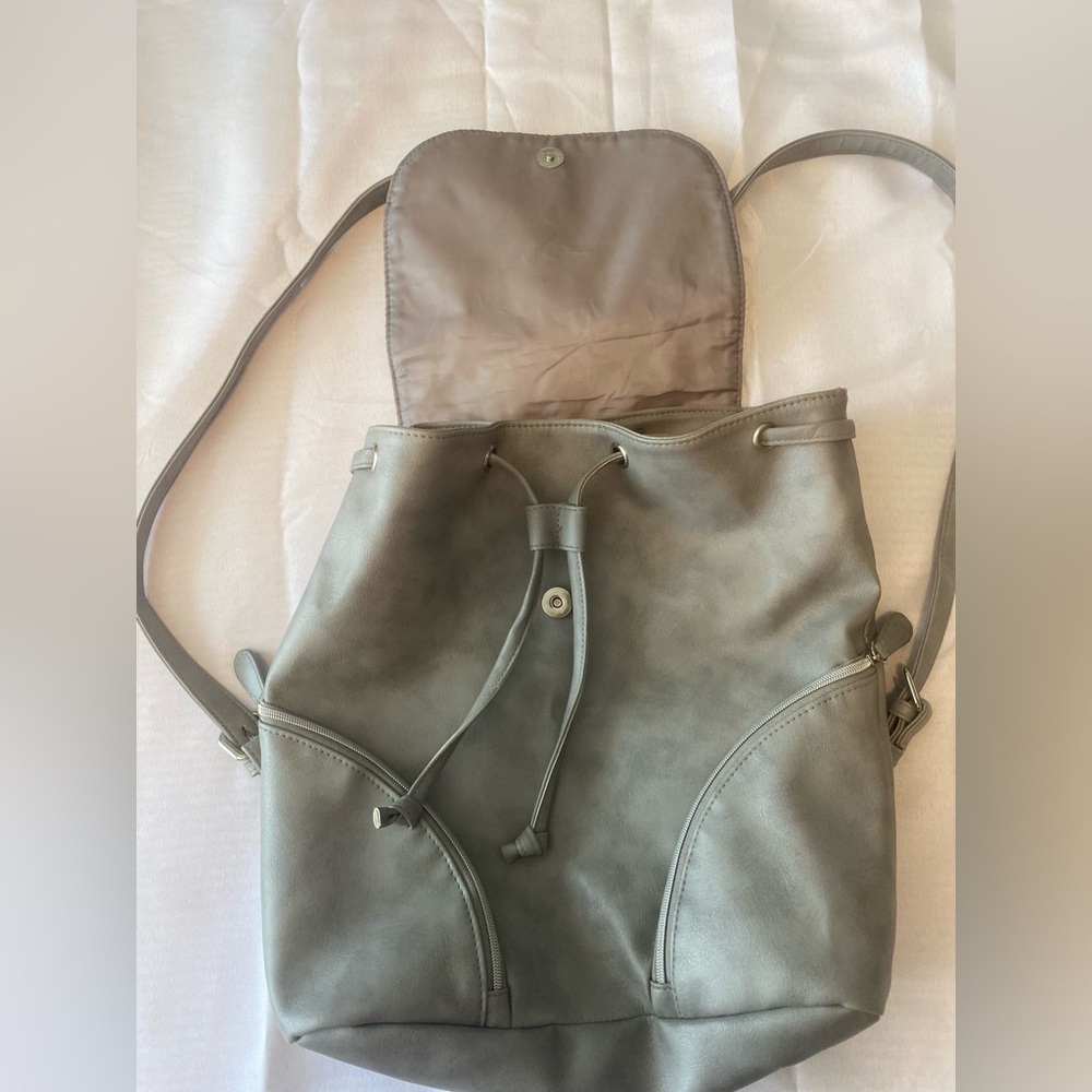 Gray Backpack - Picture 4 of 7